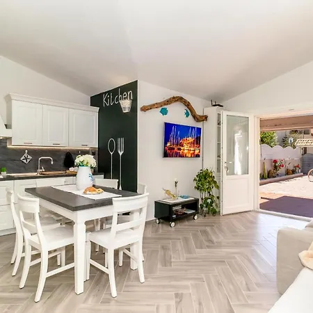 Sunset Bay Pool Sardinia With Private Heated Pool, Jacuzzi, Counter-current Swimming * Valledoria (Sardinia)